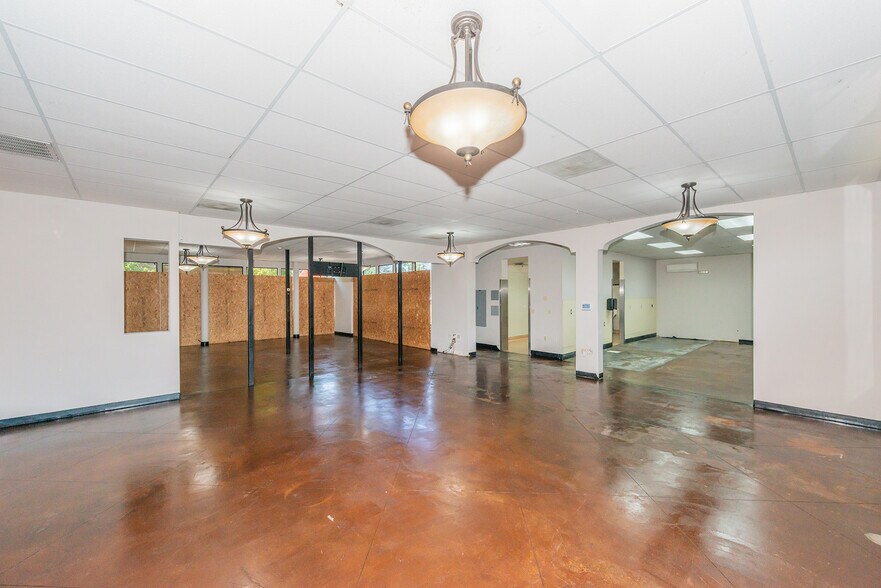 More Photos Of 2395 Athens Ave, Redding Restaurant For Sale