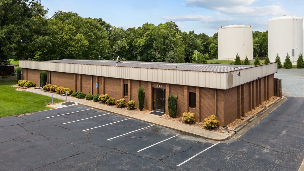 Primary Photo Of 232 Newsome Rd, King Medical For Lease