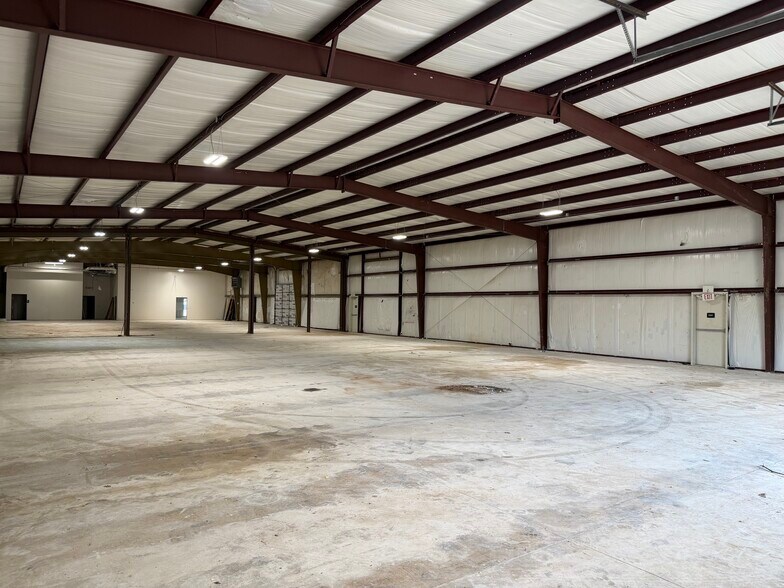 More Photos Of 1901 SE 29th St, Oklahoma City Manufacturing For Sale