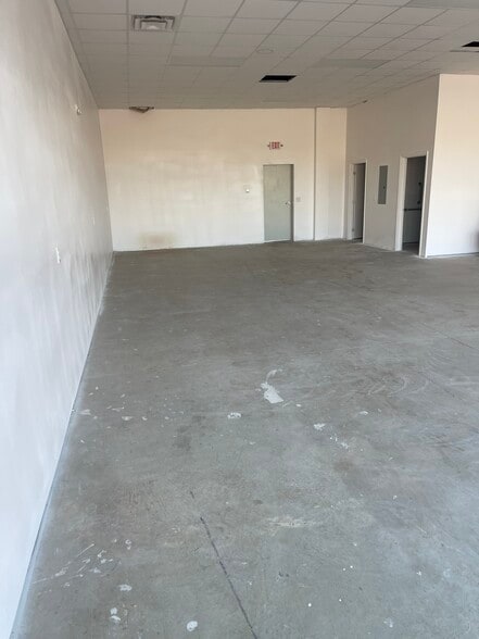 More Photos Of 2712 W Kenosha St, Broken Arrow Storefront Retail Office For Lease