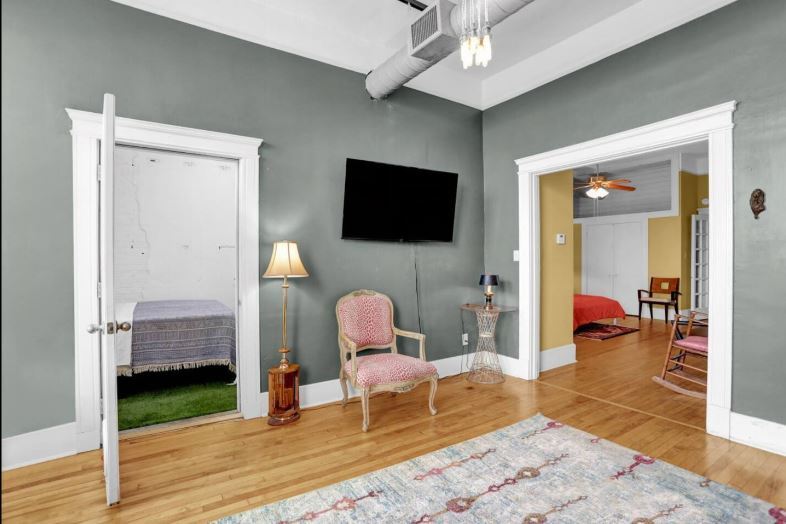 More Photos Of 339 Madison Ave, Memphis Storefront Retail Office For Sale