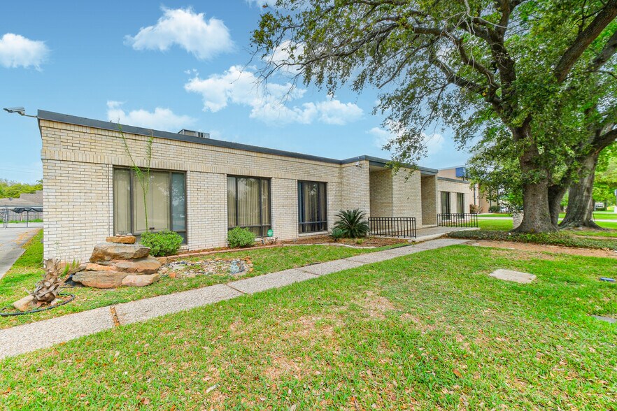 More Photos Of 8200 Westglen Dr, Houston Loft Creative Space For Lease