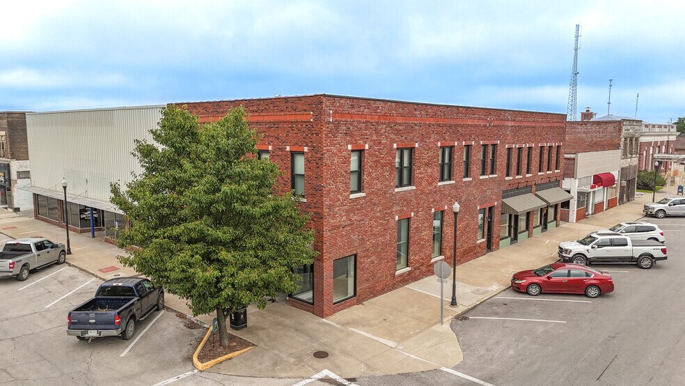 More Photos Of 301-303 W Reed St, Moberly Office For Lease