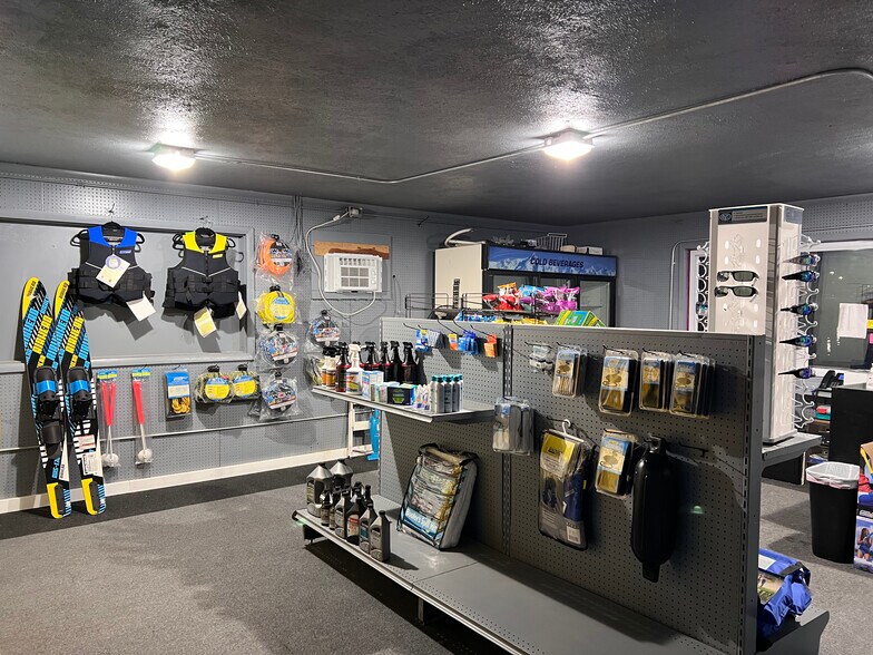 More Photos Of 27 Lighthouse Marina Rd, Sunrise Beach General Retail For Sale