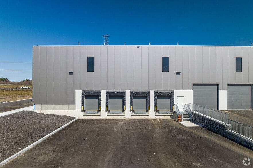 More Photos Of 4120 Russell Rd, Ottawa Unknown For Lease