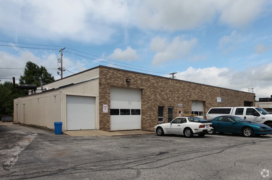 More Photos Of 12345 Kinsman Rd, Burton Warehouse For Lease