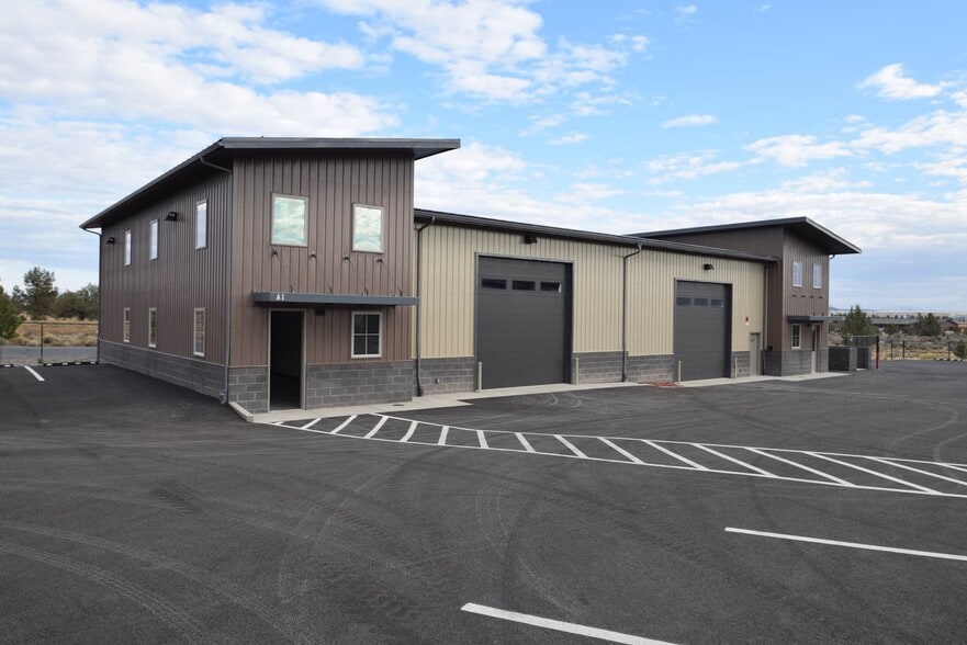 More Photos Of 1051 SW Layton Ct, Prineville Warehouse For Sale