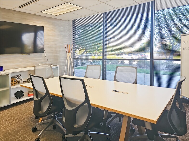 Primary Photo Of 200 S Executive Dr, Brookfield Coworking Space