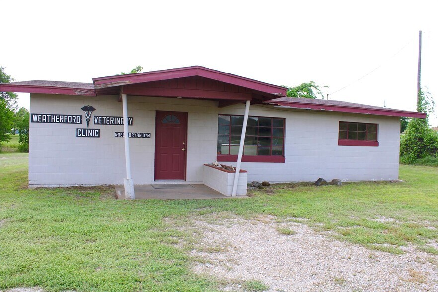 Primary Photo Of 2301 Mineral Wells Hwy, Weatherford Specialty For Sale
