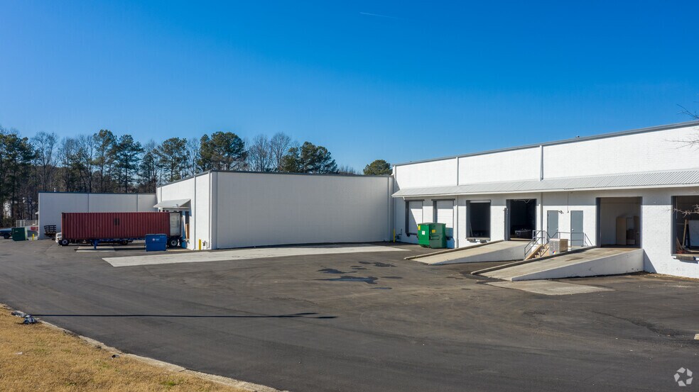 More Photos Of 6552-6572 Interstate Ct, Norcross Distribution For Lease