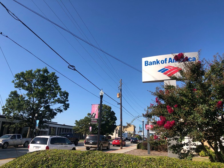 More Photos Of 102 N Broad St, Winder Bank For Lease