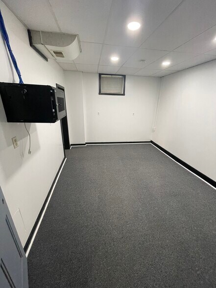 More Photos Of 10 Rhoda St, Farrell Flex For Lease
