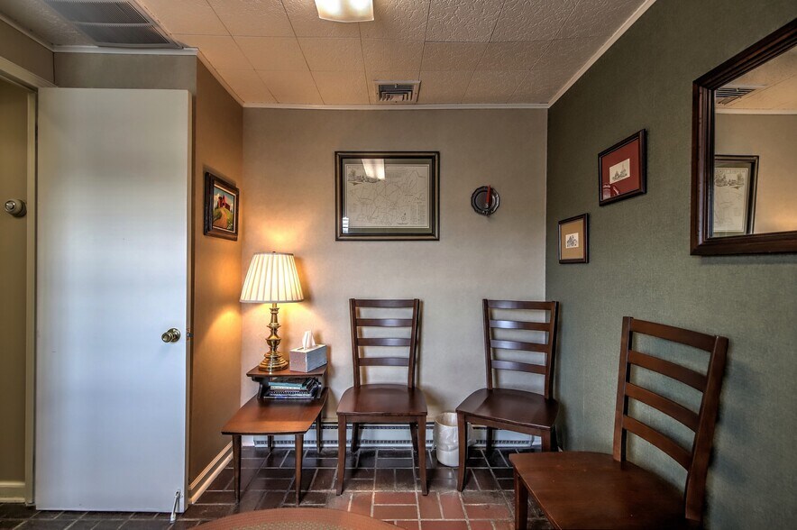 More Photos Of 471 Monroe Tpke, Monroe Medical For Lease