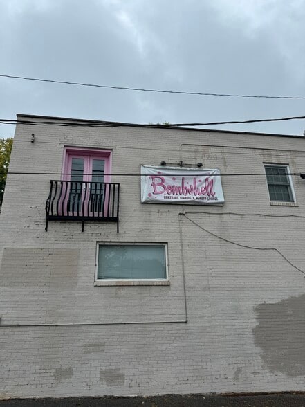 More Photos Of 10 S Crenshaw Ave, Richmond Freestanding For Lease