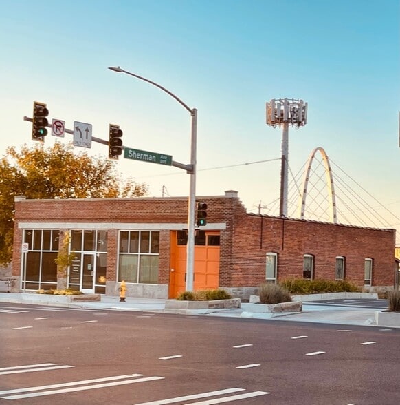 Primary Photo Of 429-431 E Sprague Ave, Spokane Freestanding For Lease