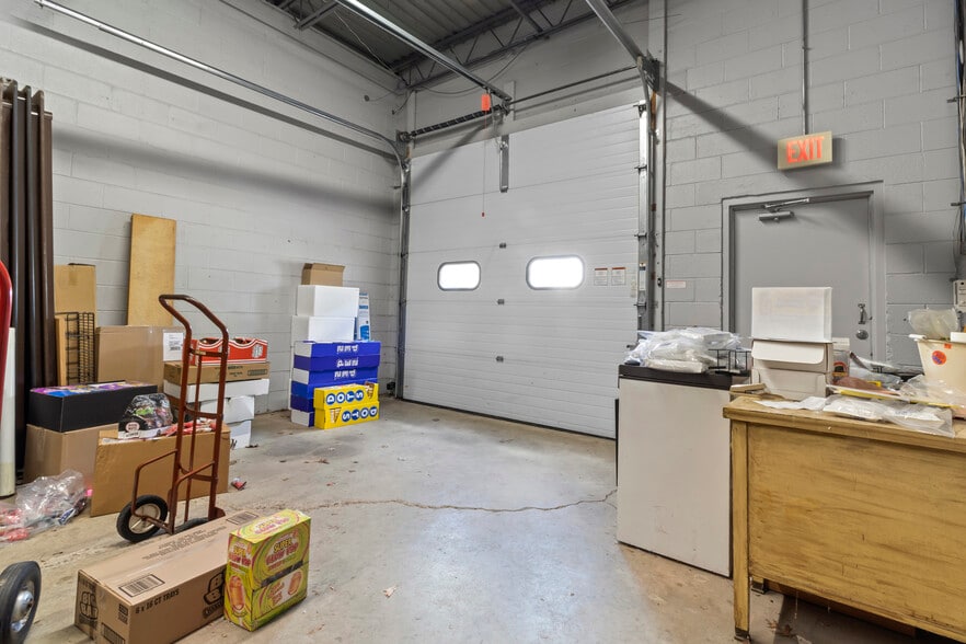 More Photos Of 8004-8008 Castleway Dr, Indianapolis Flex For Sale