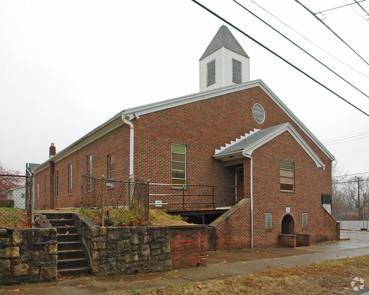 More Photos Of 267 Davis St, Huntington Religious Facility For Sale