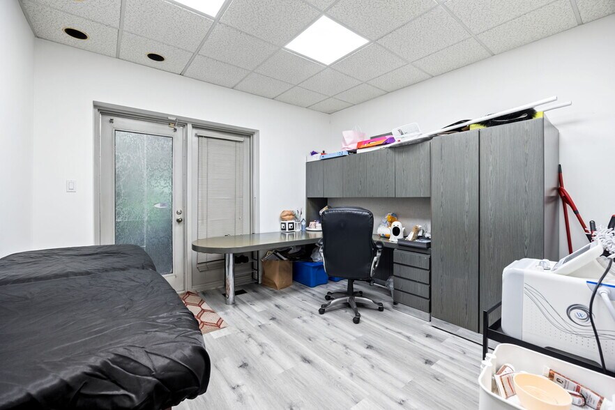 More Photos Of 1611 Bloor St W, Toronto Storefront Retail Office For Sale