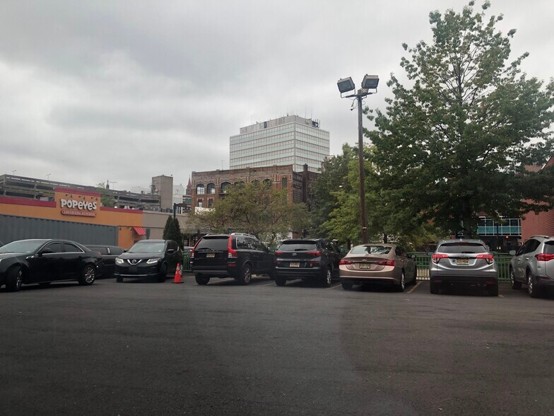 More Photos Of 237-251 Market St, Paterson Storefront Retail Office For Lease