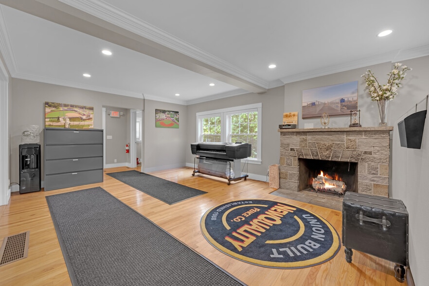 More Photos Of 4 Makepeace Rd, Westford Office Residential For Sale