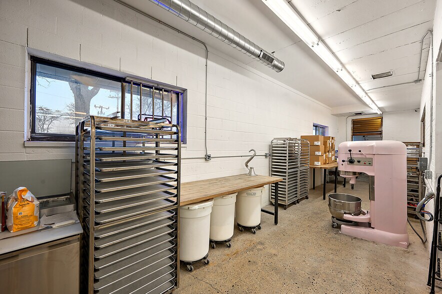 More Photos Of 25600 Harper Ave, Saint Clair Shores Freestanding For Sale