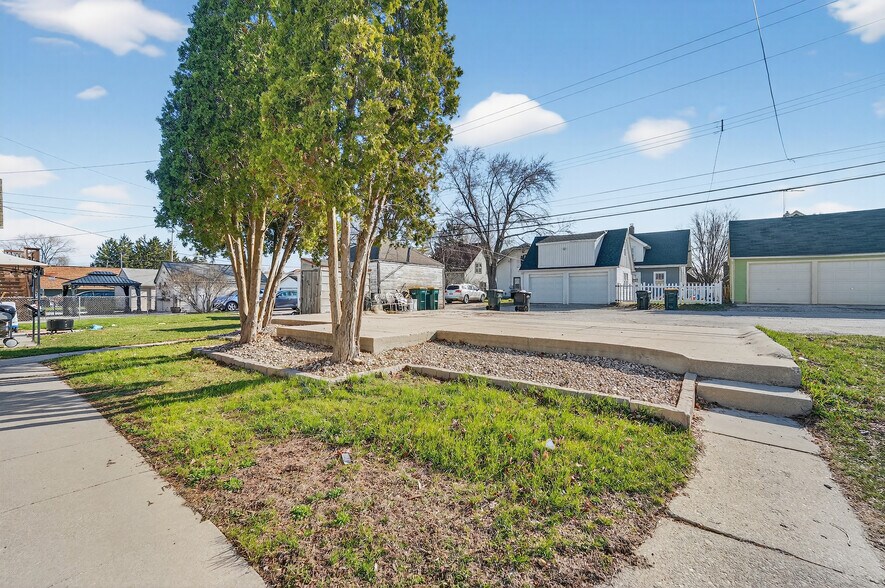 More Photos Of 533 S Main St, West Bend Office For Sale