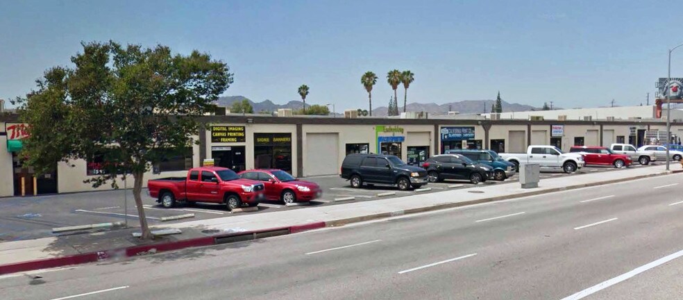 More Photos Of 8945-9015 De Soto Ave, Canoga Park Distribution For Lease