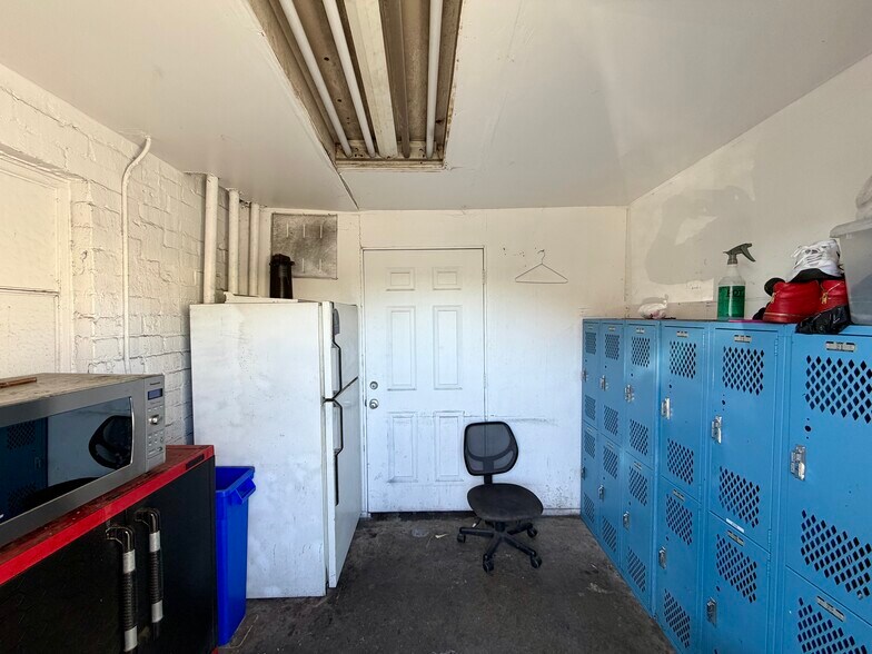 More Photos Of 1200 E Colorado Blvd, Pasadena Auto Repair For Lease