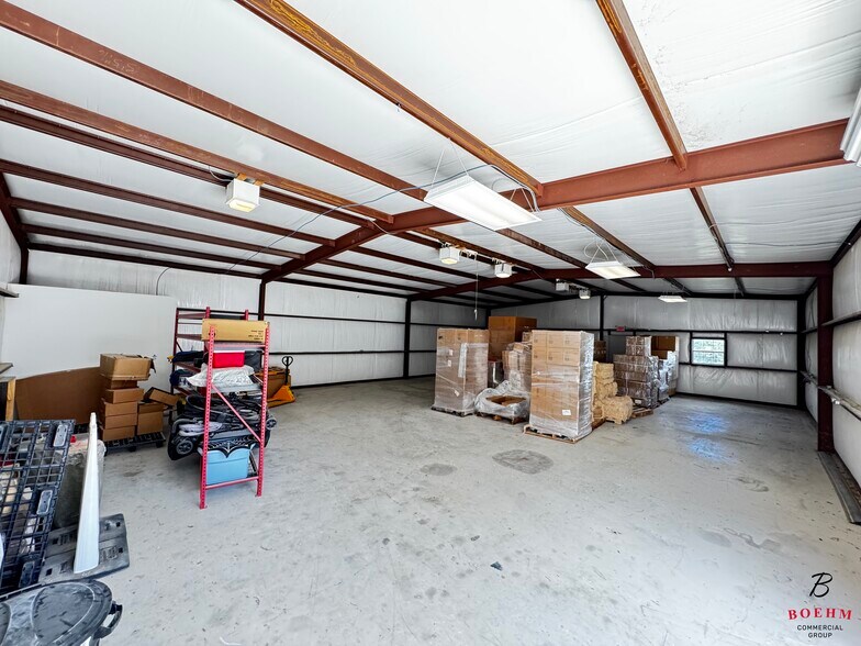 More Photos Of 38 FM 289, Comfort Warehouse For Lease