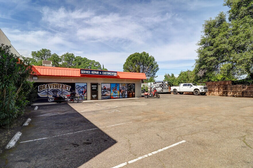 More Photos Of 2418 Victor Ave, Redding Auto Repair For Sale