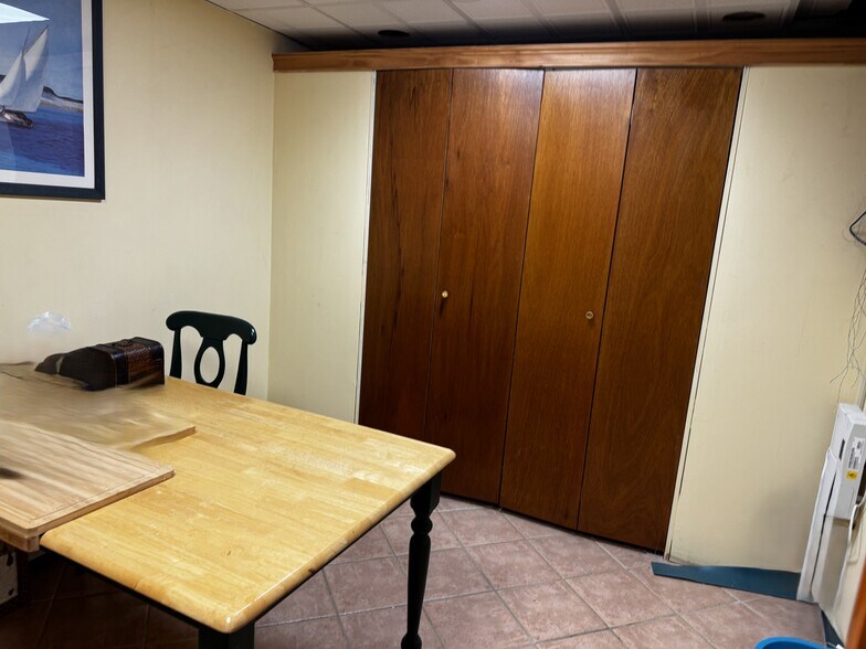 More Photos Of 653-659 Old Country Rd, Westbury Unknown For Lease