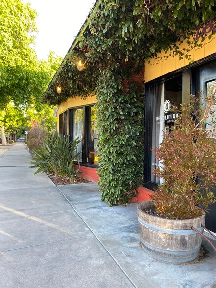 More Photos Of 1816-1828 29th St, Sacramento Storefront For Lease