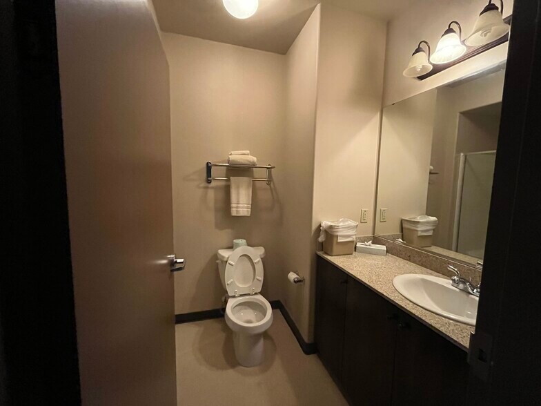 More Photos Of 913 4th St SW, Stanley Hotel For Lease