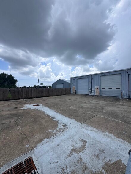 More Photos Of 1222 Veterans, Kenner General Retail For Lease