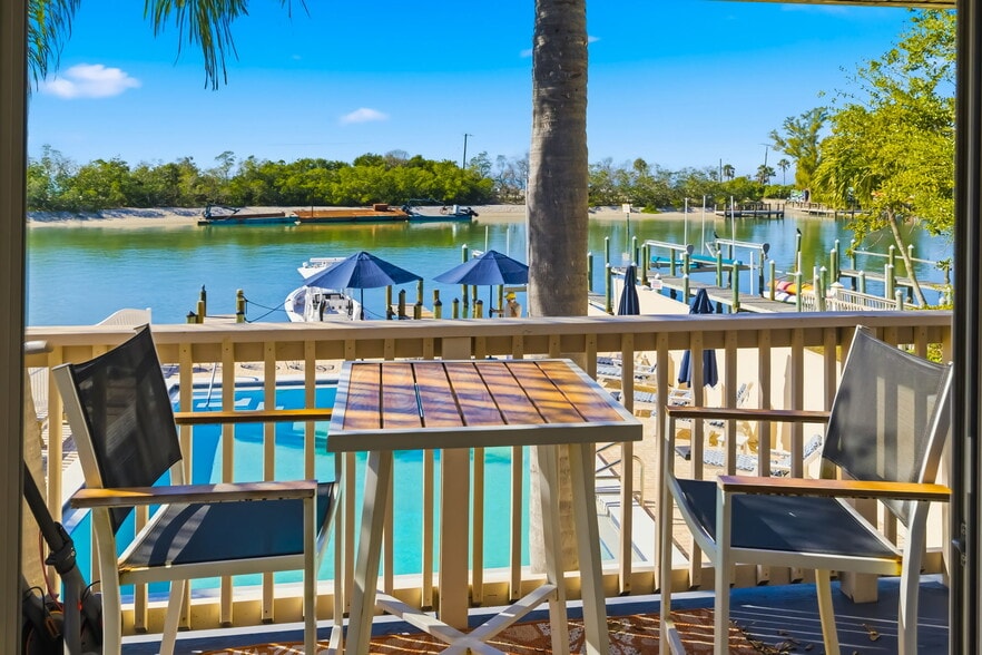 More Photos Of 9022 Midnight Pass Rd, Sarasota Apartments For Sale