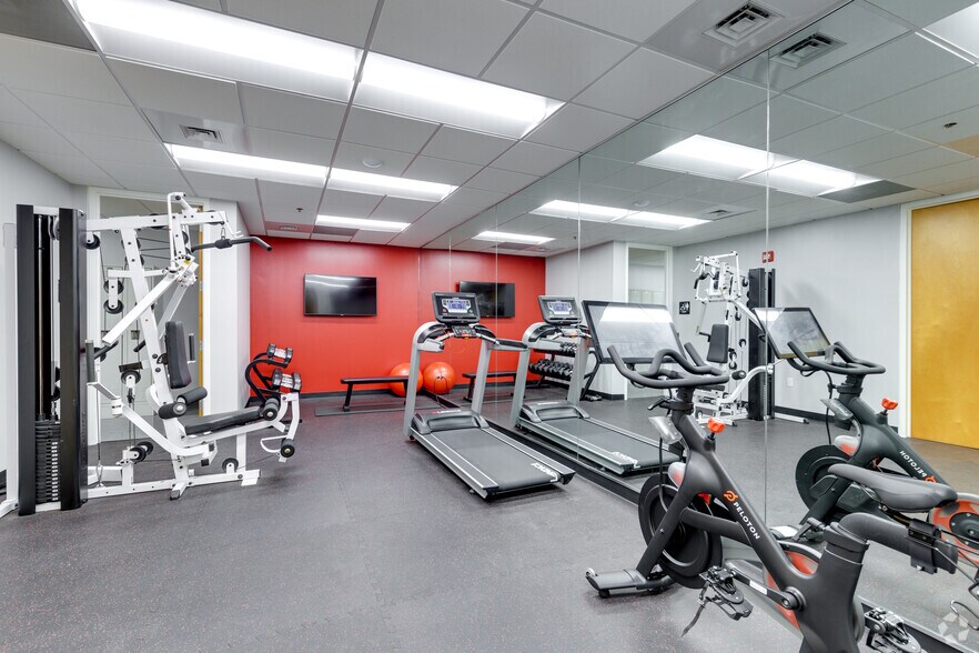 More Photos Of 901 N Lake Destiny Dr, Maitland Office For Lease