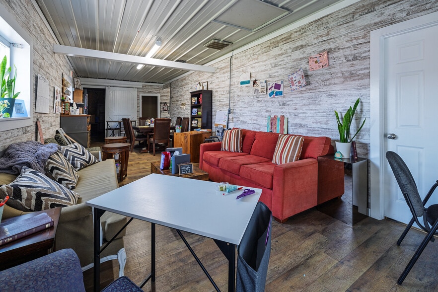 More Photos Of 1518 S Dixon Rd, Kokomo Storefront For Sale