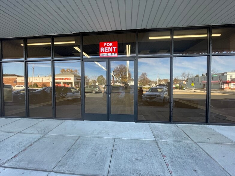 More Photos Of 501-515 Eastern Blvd, Essex General Retail For Lease