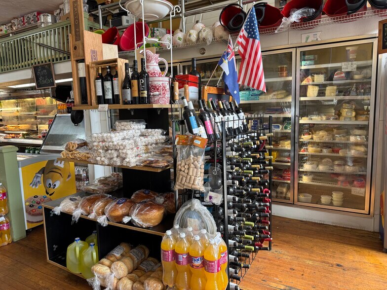 More Photos Of 127 Dartmouth St, New Bedford Storefront For Sale