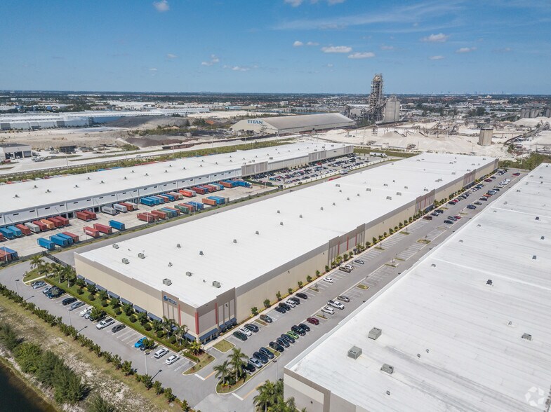 More Photos Of 11431 NW 107th St, Miami Warehouse For Lease