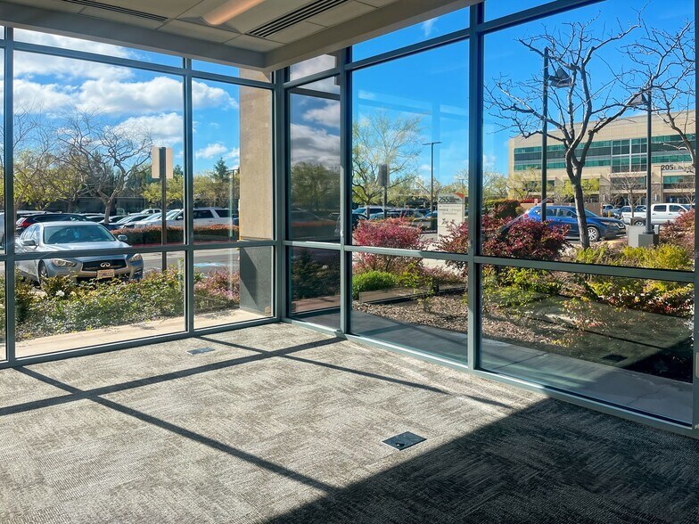More Photos Of 265 E River Park Cir, Fresno Office For Lease