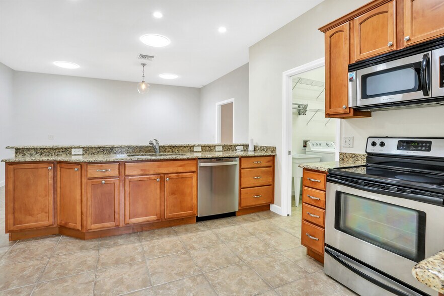 More Photos Of 311 S Main St, Winter Garden Office For Sale
