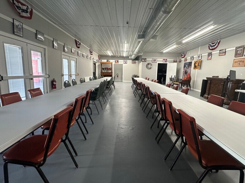 More Photos Of 903 S Sioux St, Okmulgee Light Manufacturing For Sale