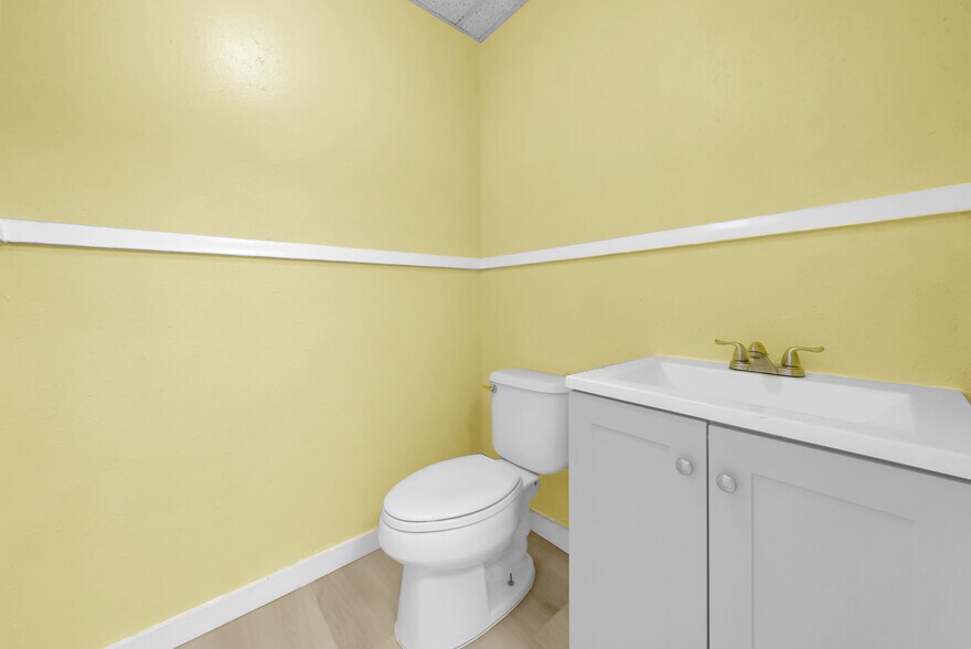 More Photos Of 1419 Sunset Point Rd, Clearwater Office For Sale