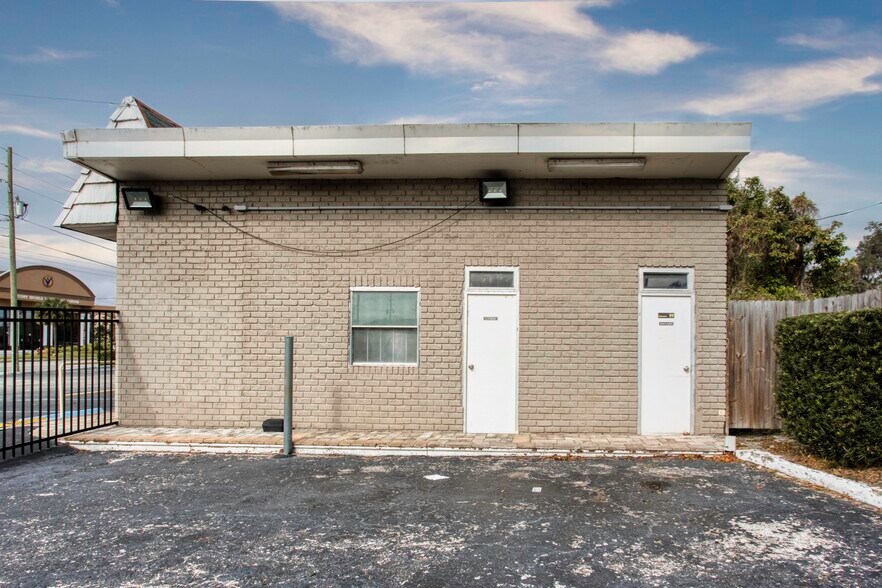 More Photos Of 4401 Edgewater Dr, Orlando Freestanding For Lease