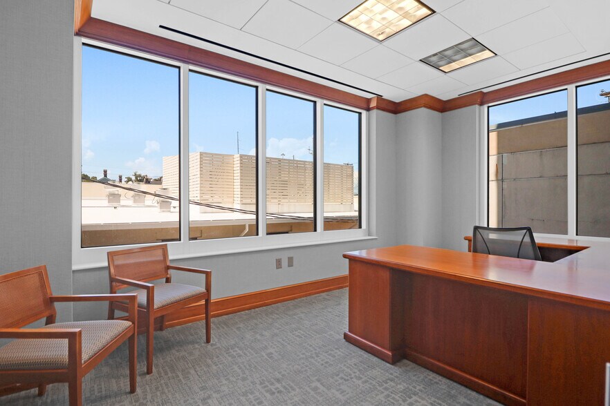 More Photos Of 40 Calhoun St, Charleston Office For Lease