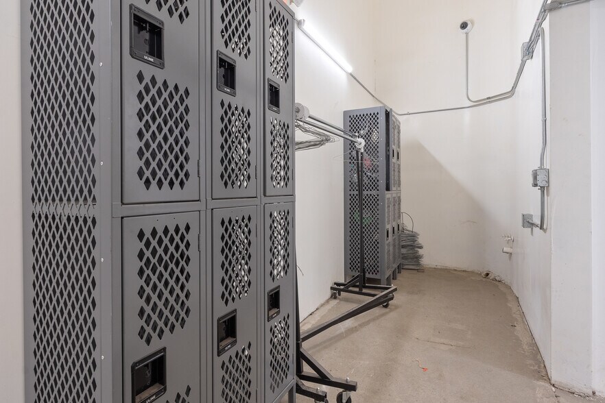 More Photos Of 3501 Emery St, Los Angeles Manufacturing For Sale