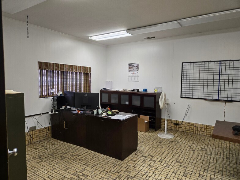 More Photos Of 658 Omaha Dr, Corpus Christi Industrial For Sale