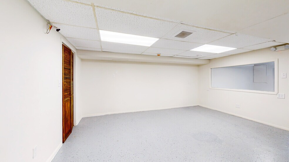 More Photos Of 220 Silver Lake Rd, Dingmans Ferry Office For Sale