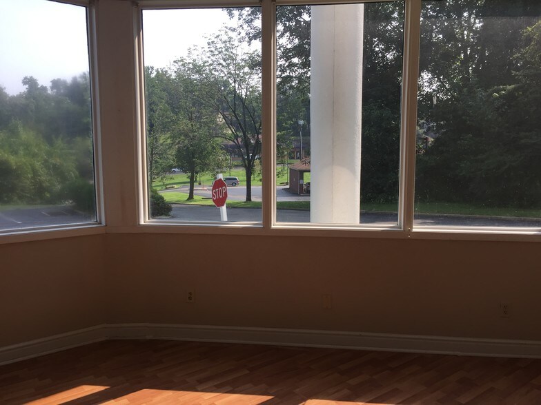 More Photos Of 275 Center Rd, Monroeville Office For Lease